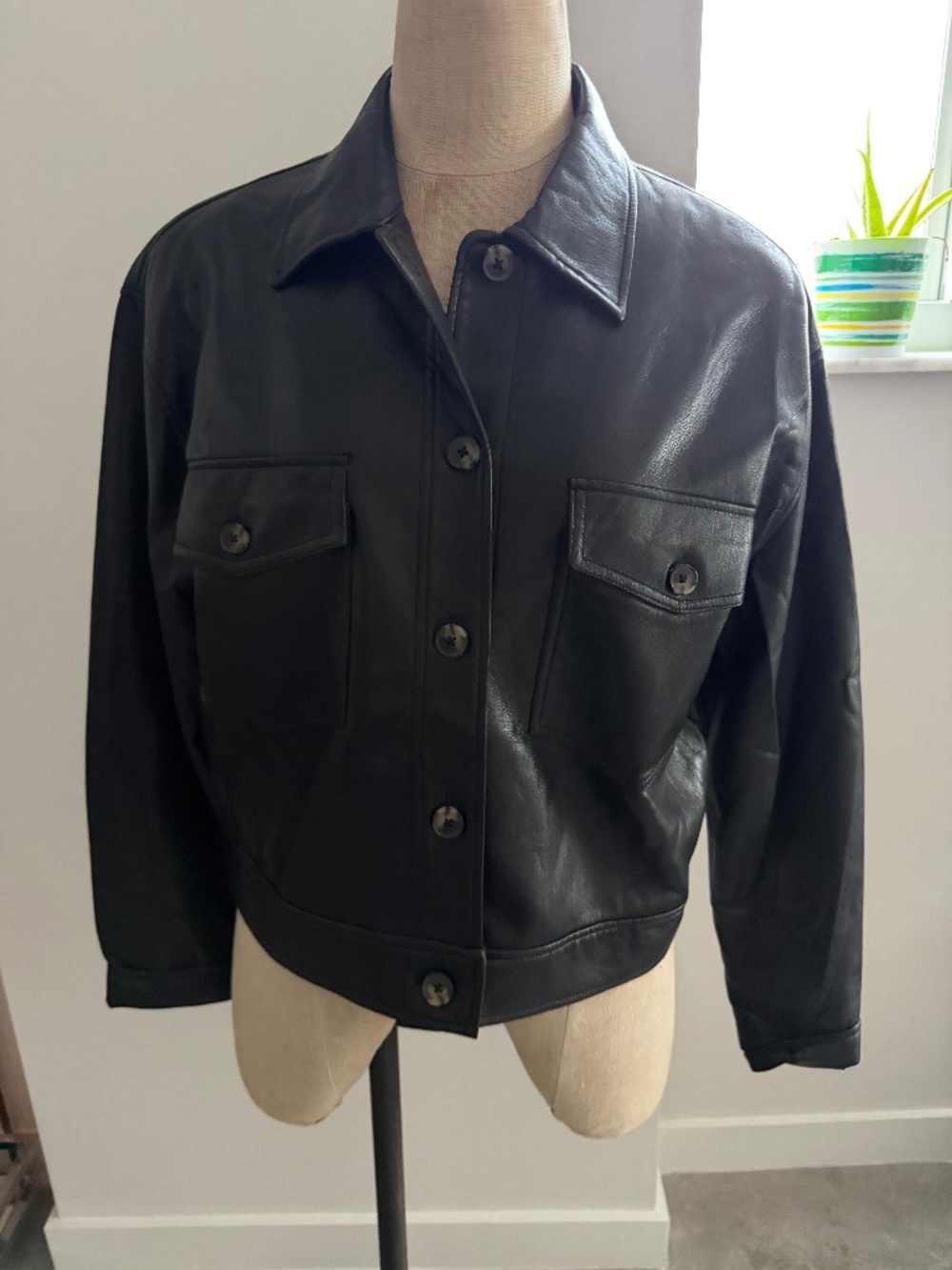 Aritzia Wilfred Autumn Shirt Jacket in Black Size M